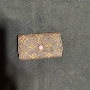 Louis Vuitton 6 key holder